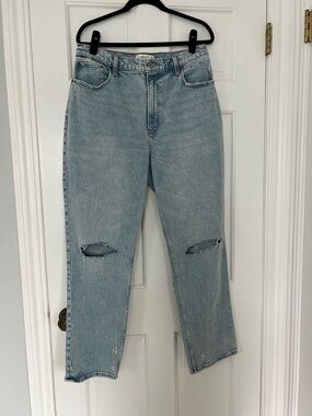 Abercrombie 90’s Straight Ultra High Rise Knee Distressed Jeans